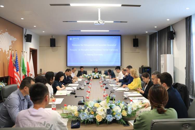 说明: //wsc.mdvideo88.com/__local/A/38/E8/18C959EFE2F9324C5B940400D34_14F307E9_16193.jpg